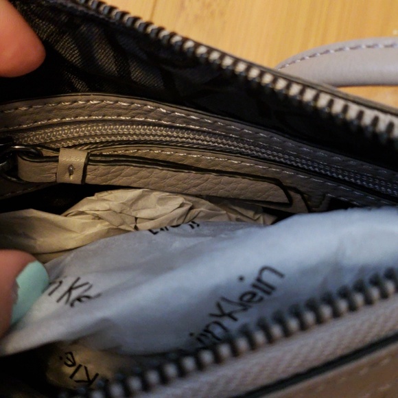 CALVIN KLEIN Leather Crossbody NWT - Picture 3 of 8